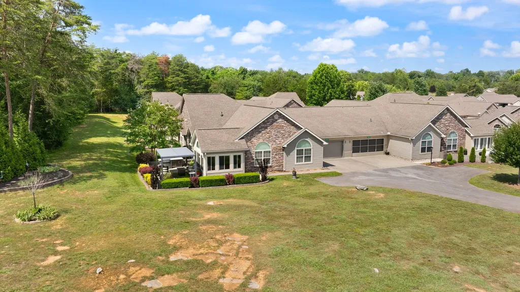 413 Deer Lake Place Bronston KY 42518