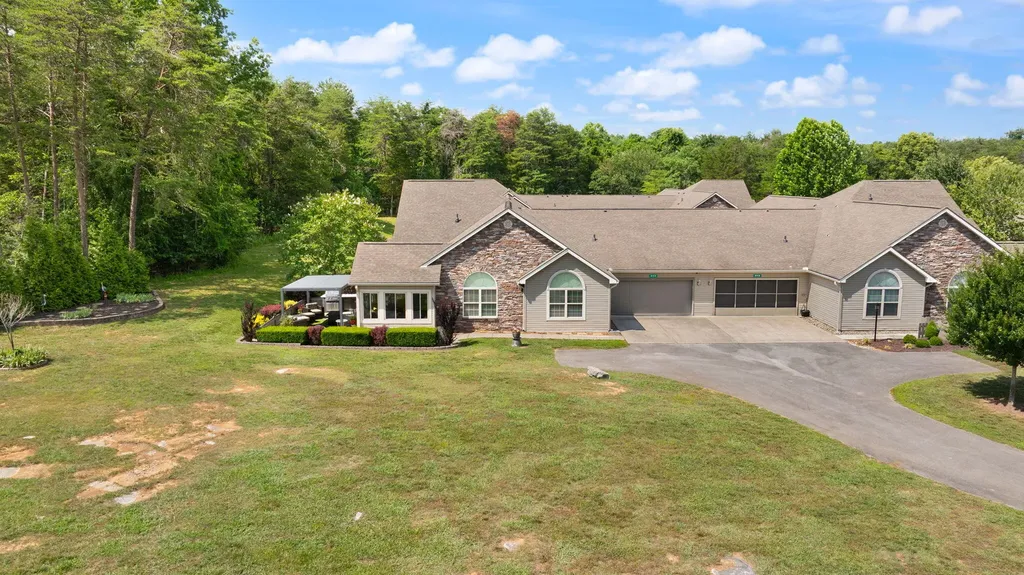 413 Deer Lake Place Bronston KY 42518