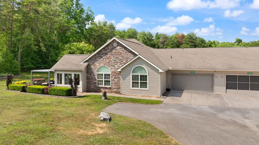 413 Deer Lake Place Bronston KY 42518