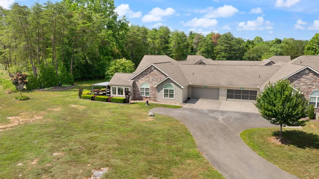 413 Deer Lake Place Bronston KY 42518