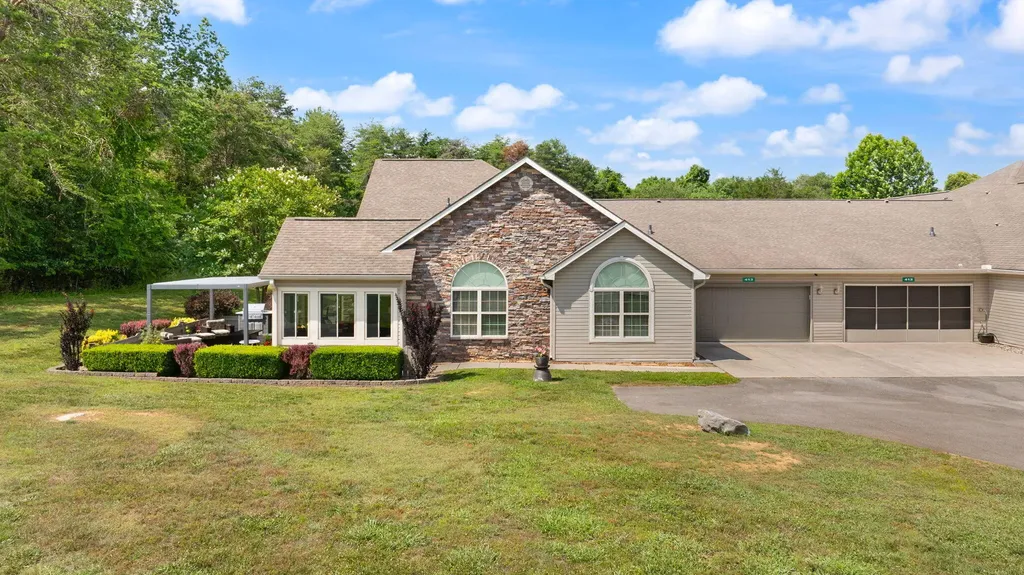 413 Deer Lake Place Bronston KY 42518
