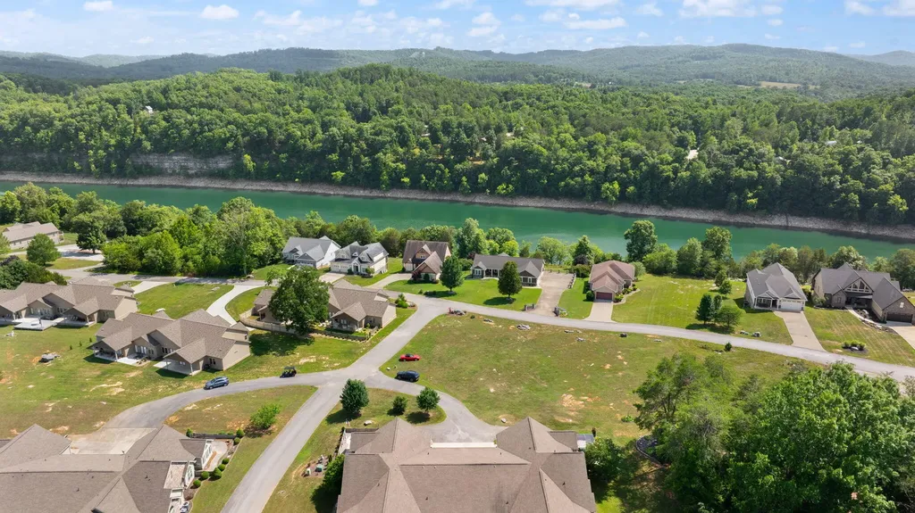 413 Deer Lake Place Bronston KY 42518