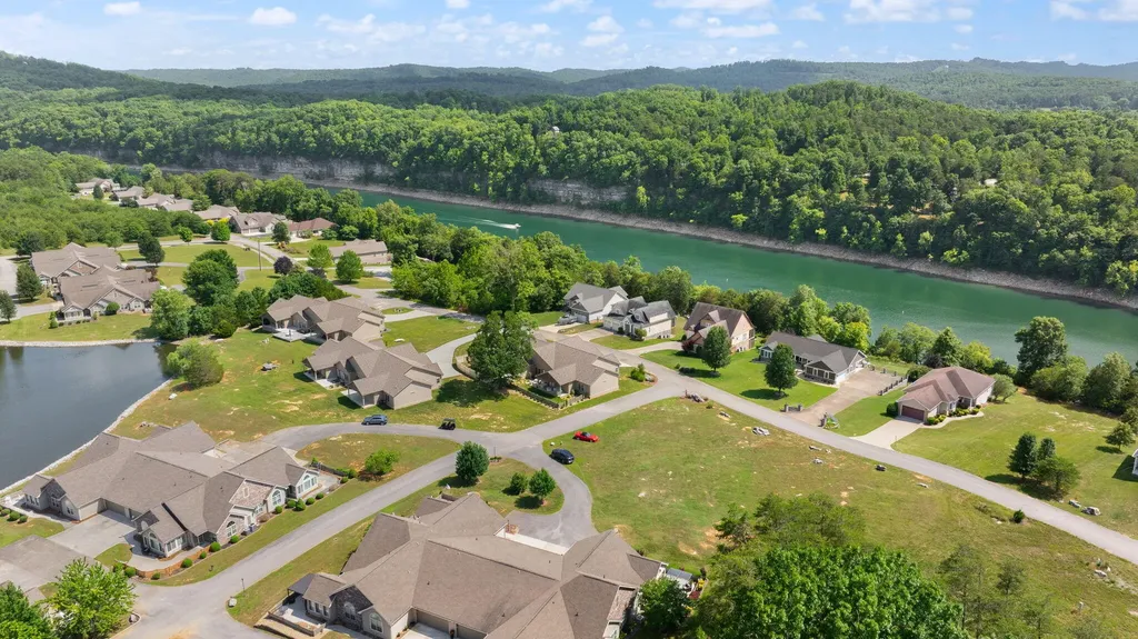 413 Deer Lake Place Bronston KY 42518