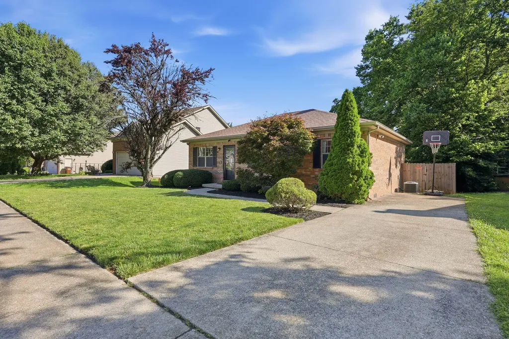 1165 Bay Meadows Drive Lexington KY 40514
