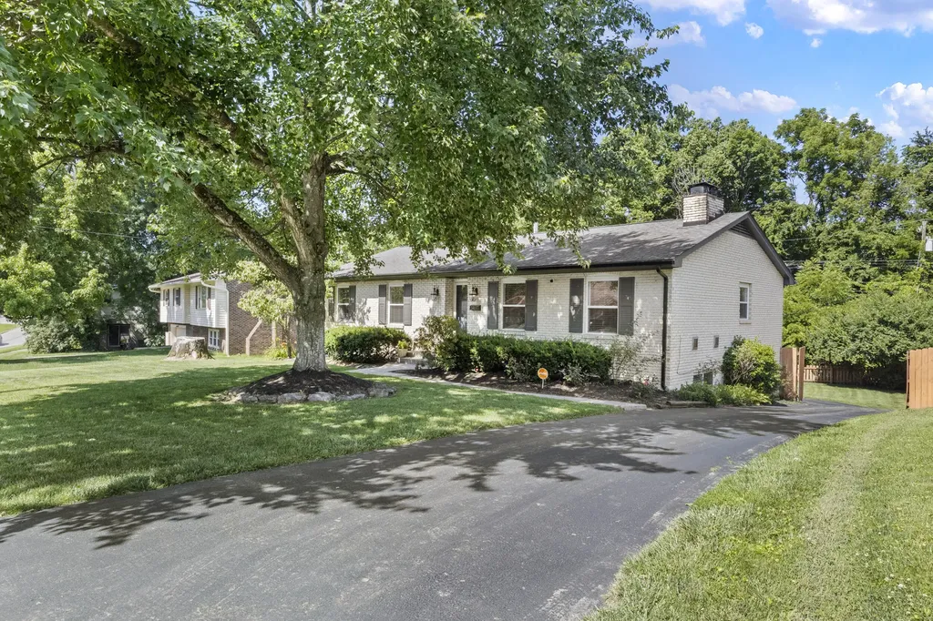 3483 Lansdowne Drive Lexington KY 40517
