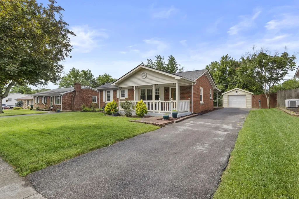 176 E Tiverton Way Lexington KY 40517