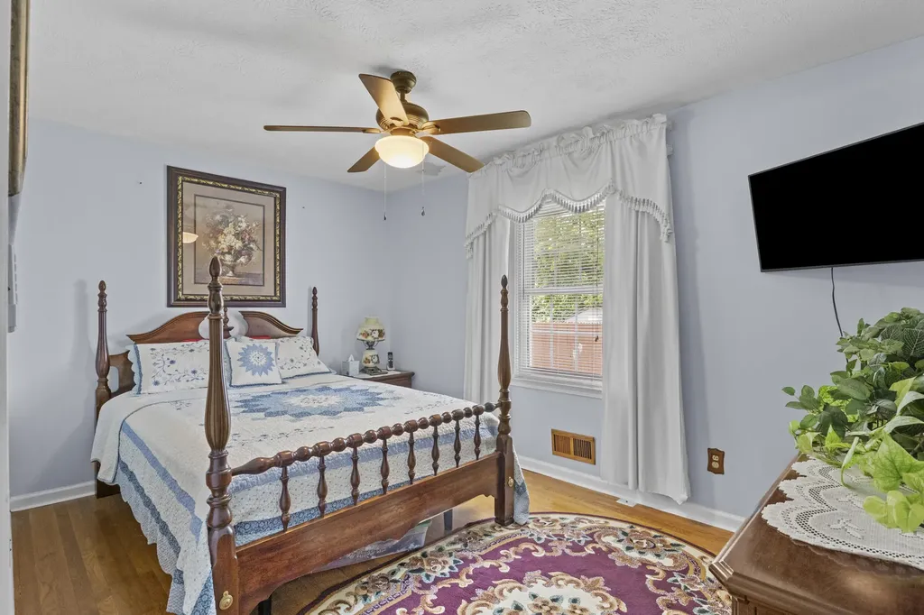 176 E Tiverton Way Lexington KY 40517