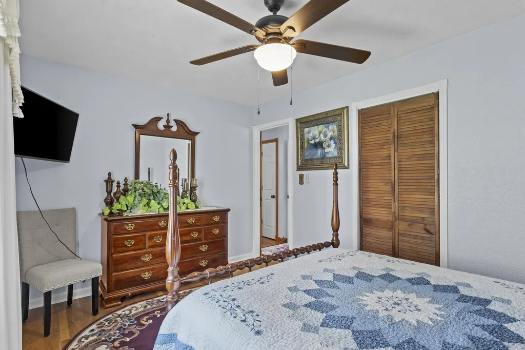 176 E Tiverton Way Lexington KY 40517