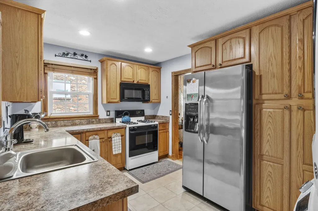 176 E Tiverton Way Lexington KY 40517