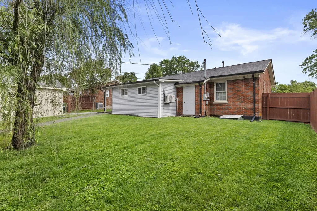 176 E Tiverton Way Lexington KY 40517