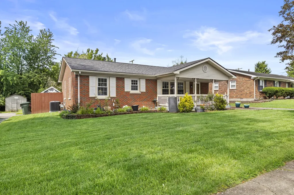 176 E Tiverton Way Lexington KY 40517