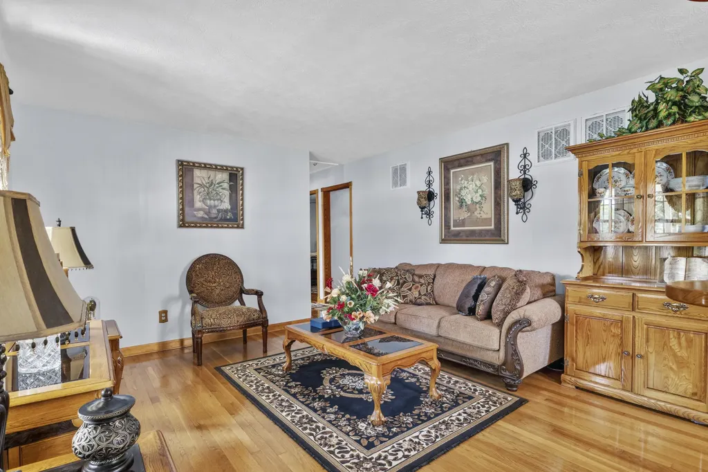 176 E Tiverton Way Lexington KY 40517