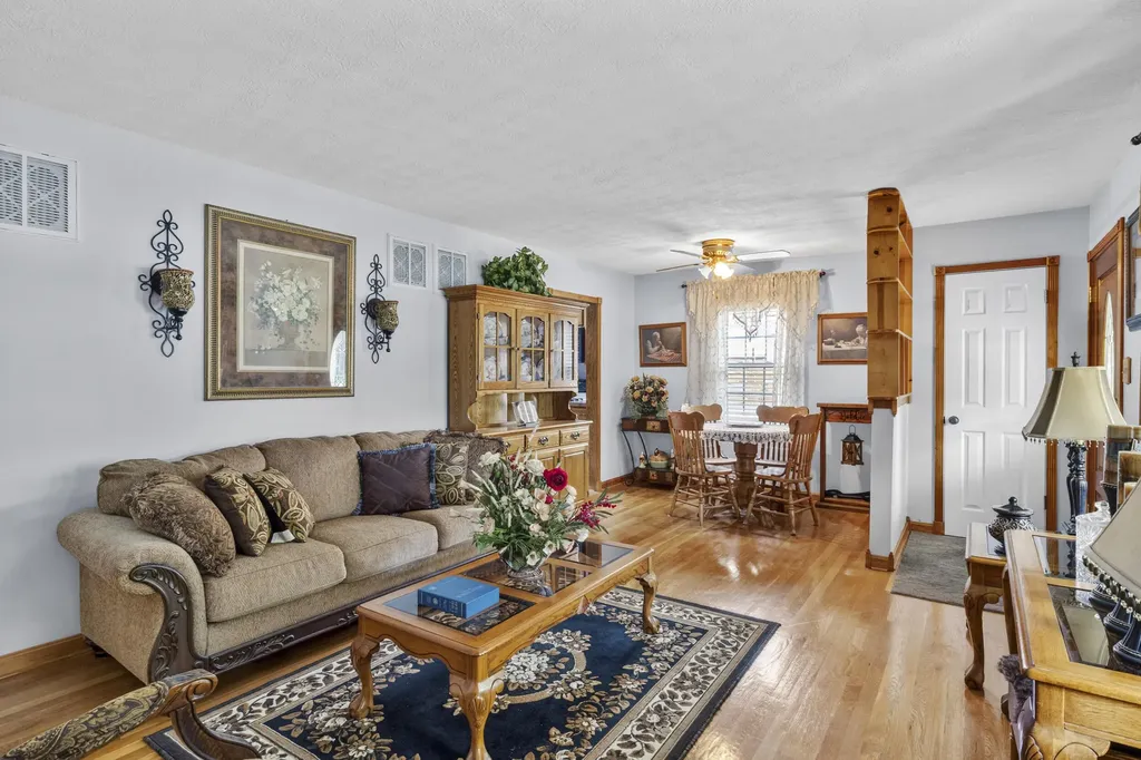 176 E Tiverton Way Lexington KY 40517