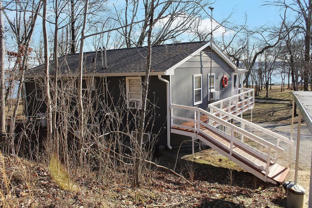 92 Hightide Lane New Concord KY 42076