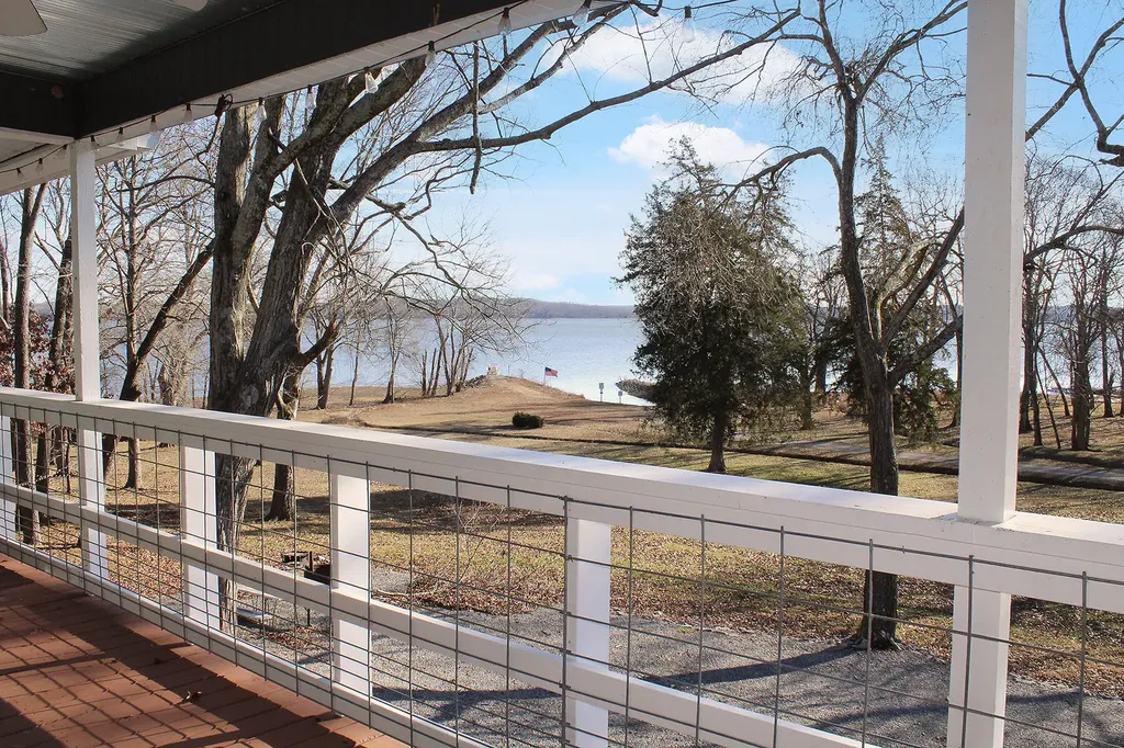92 Hightide Lane New Concord KY 42076