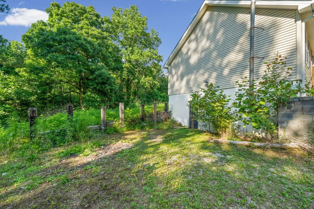 6190 Latham Road Hopkinsville KY 42240