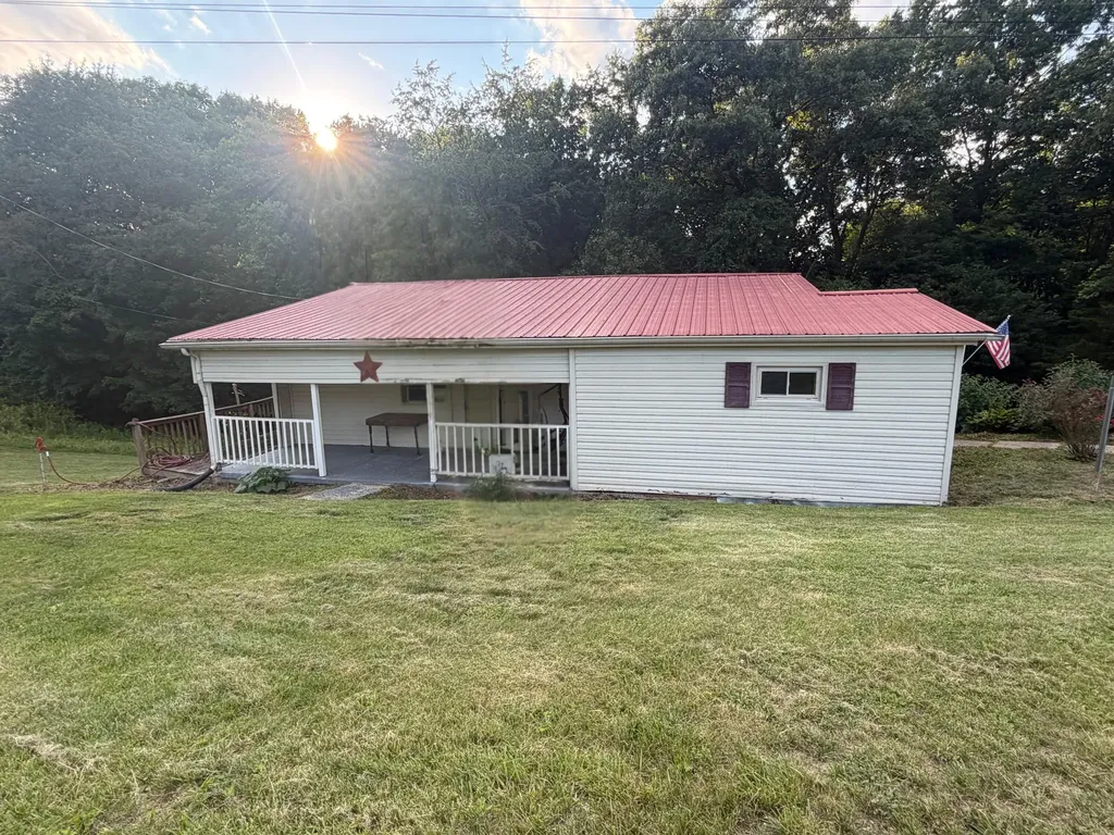 230 Barnes Road Jeffersonville KY 40337