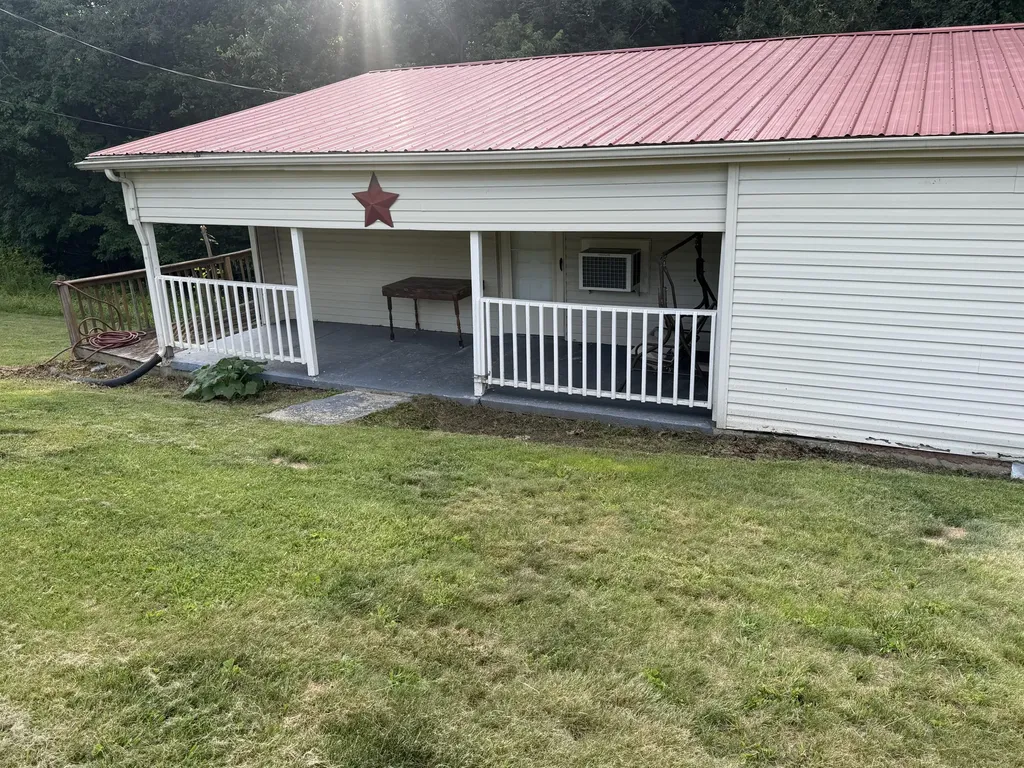 230 Barnes Road Jeffersonville KY 40337