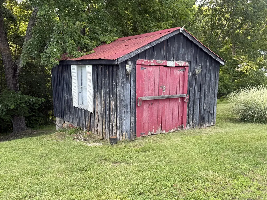 230 Barnes Road Jeffersonville KY 40337