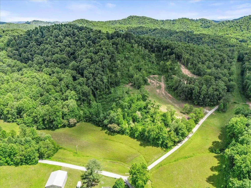 520 Gregory Tuttle Road London KY 40744