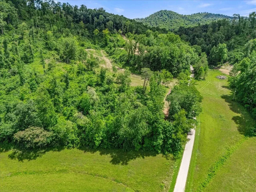 520 Gregory Tuttle Road London KY 40744