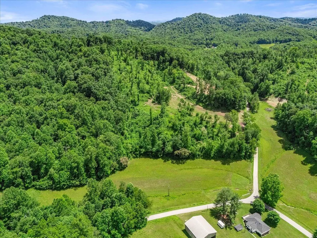 520 Gregory Tuttle Road London KY 40744