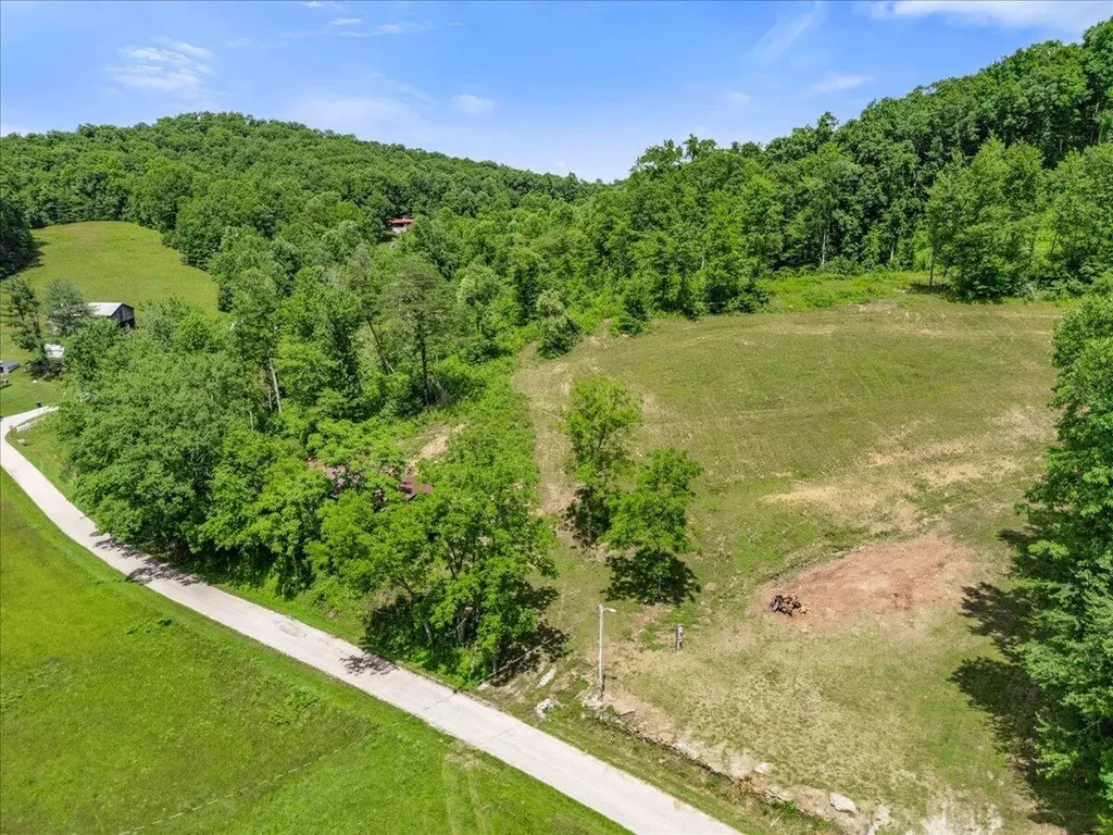520 Gregory Tuttle Road London KY 40744