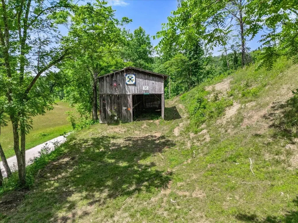 520 Gregory Tuttle Road London KY 40744