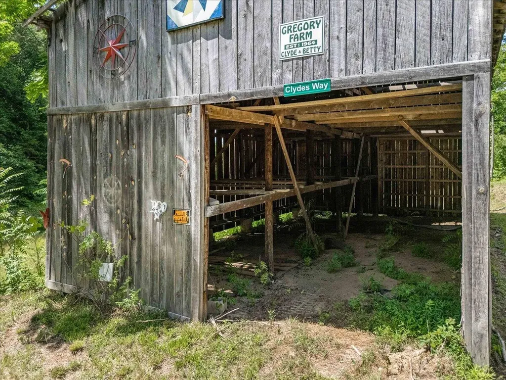520 Gregory Tuttle Road London KY 40744