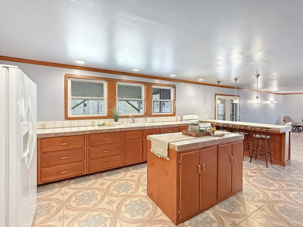 144 Hesley Drive New Concord KY 42076