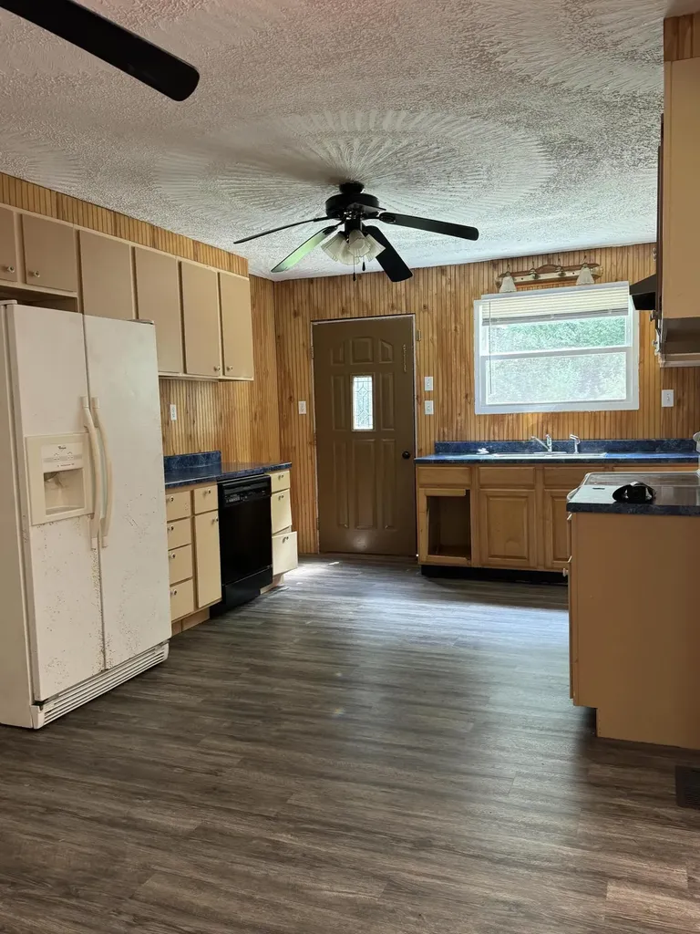 635 Salisbury Branch Road Dema KY 41859