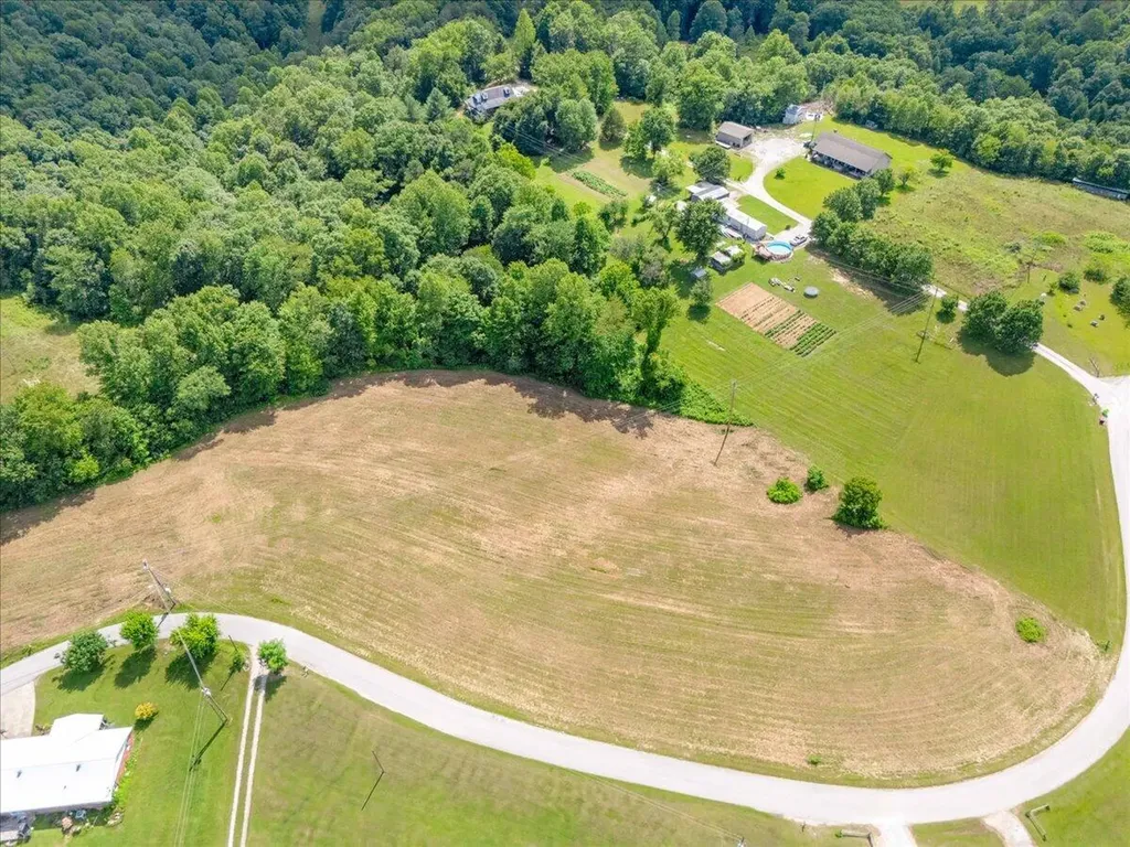 8888 Little Arthur Ridge Road East Bernstadt KY 40729
