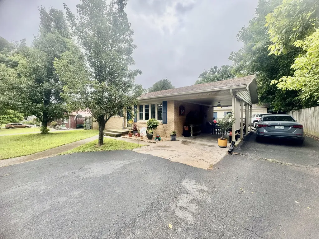 313 Linden Avenue Eddyville KY 42038