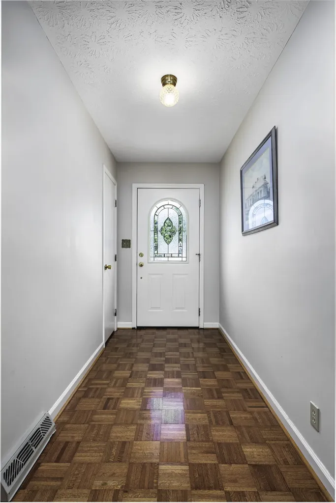 206 Dove Park Versailles KY 40383