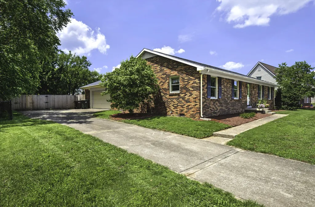 206 Dove Park Versailles KY 40383