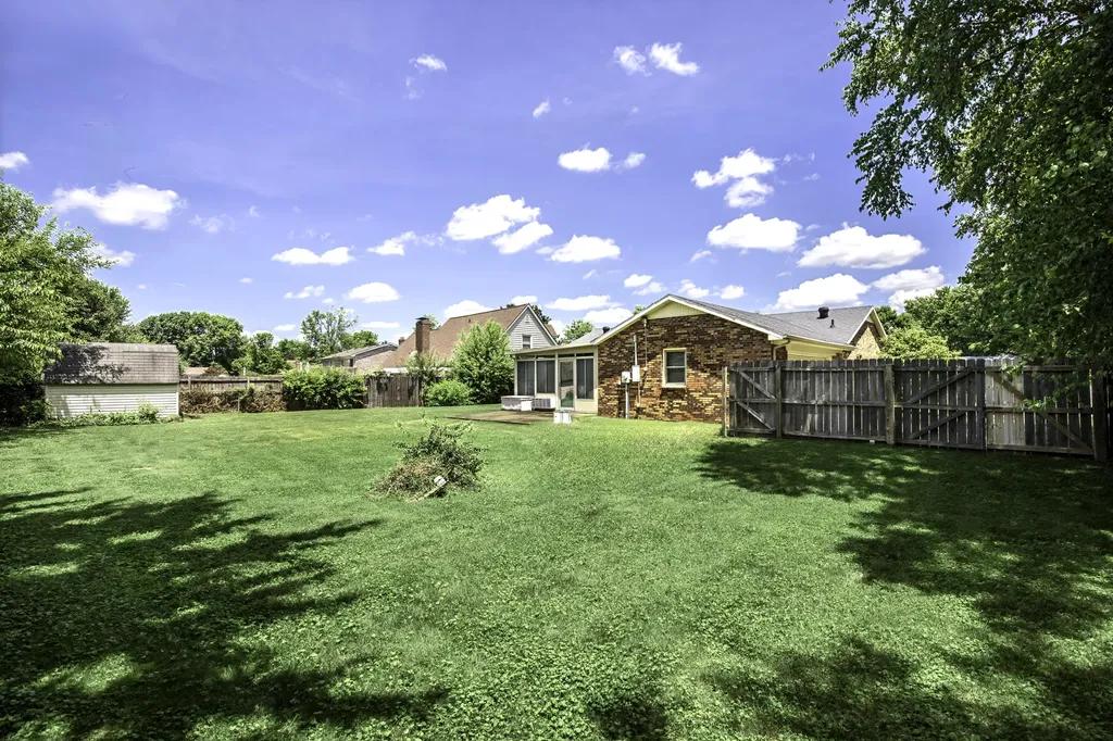 206 Dove Park Versailles KY 40383