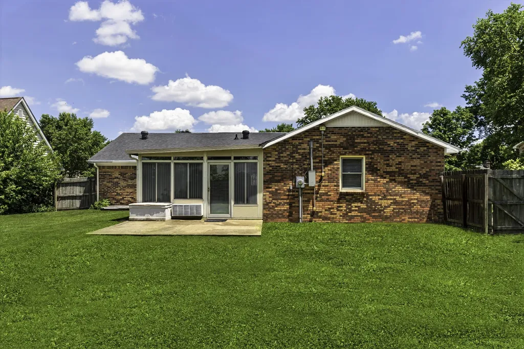 206 Dove Park Versailles KY 40383