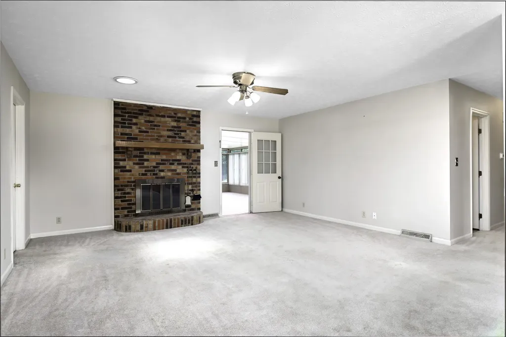 206 Dove Park Versailles KY 40383