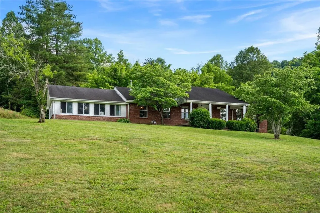 4475 Campton Road Stanton KY 40380