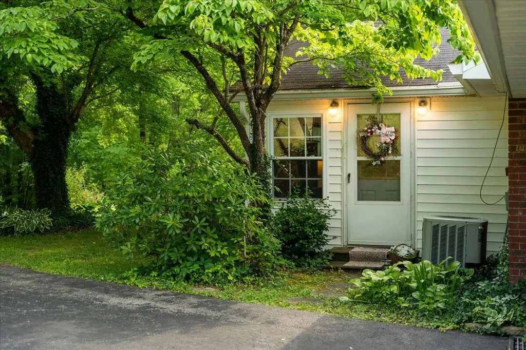 4475 Campton Road Stanton KY 40380