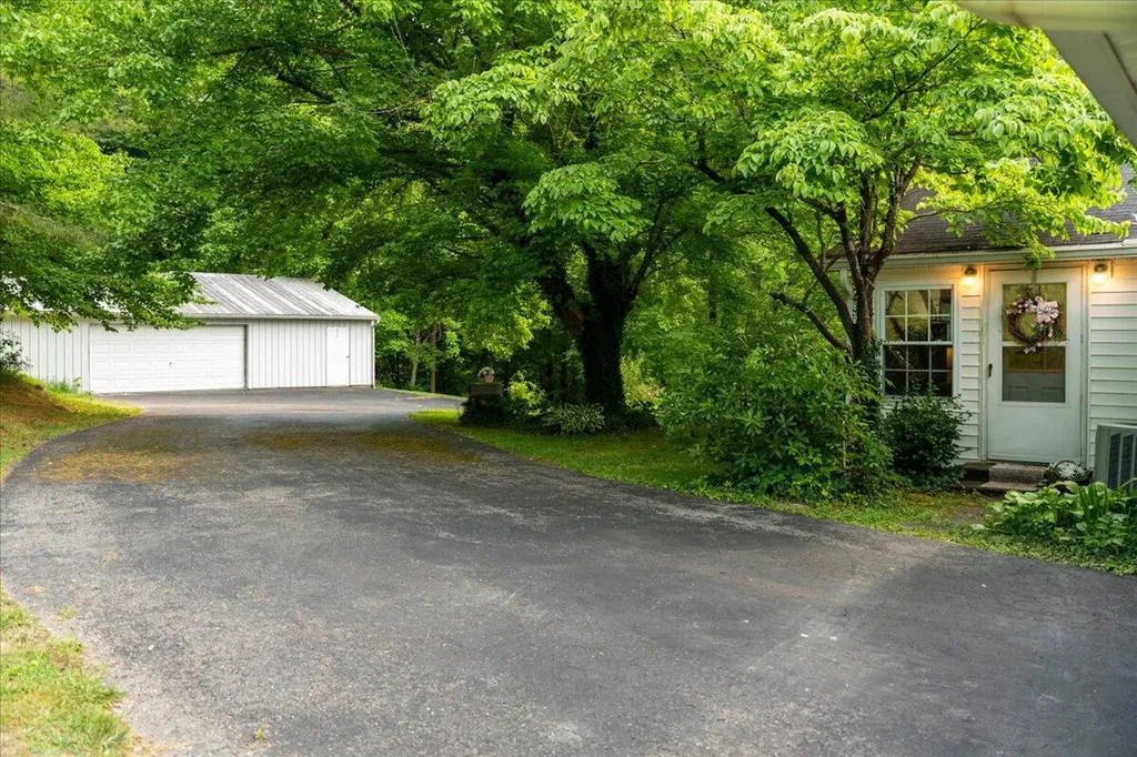 4475 Campton Road Stanton KY 40380