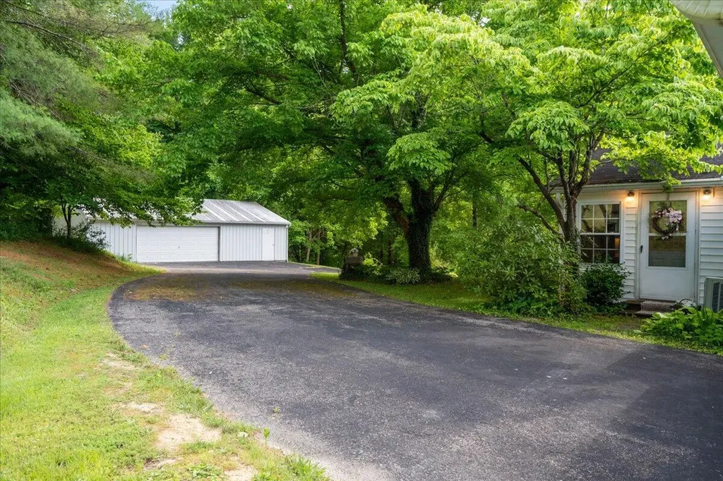 4475 Campton Road Stanton KY 40380
