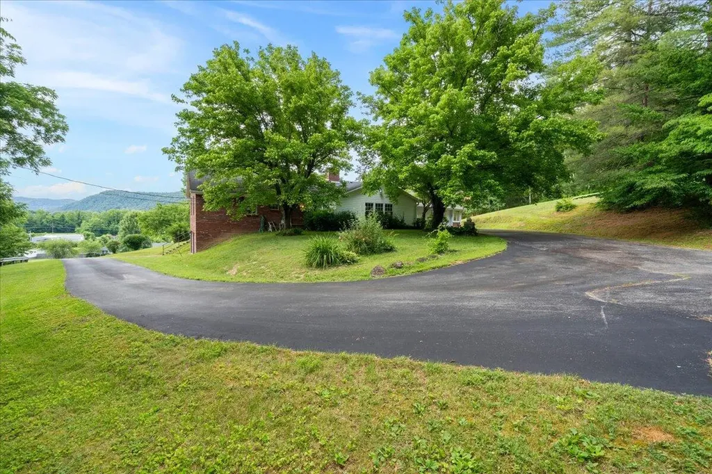 4475 Campton Road Stanton KY 40380
