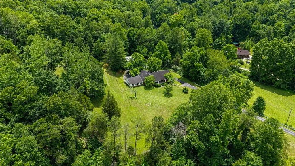 4475 Campton Road Stanton KY 40380