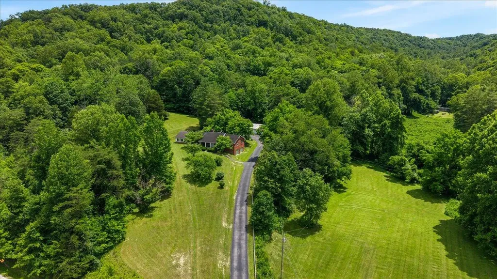 4475 Campton Road Stanton KY 40380