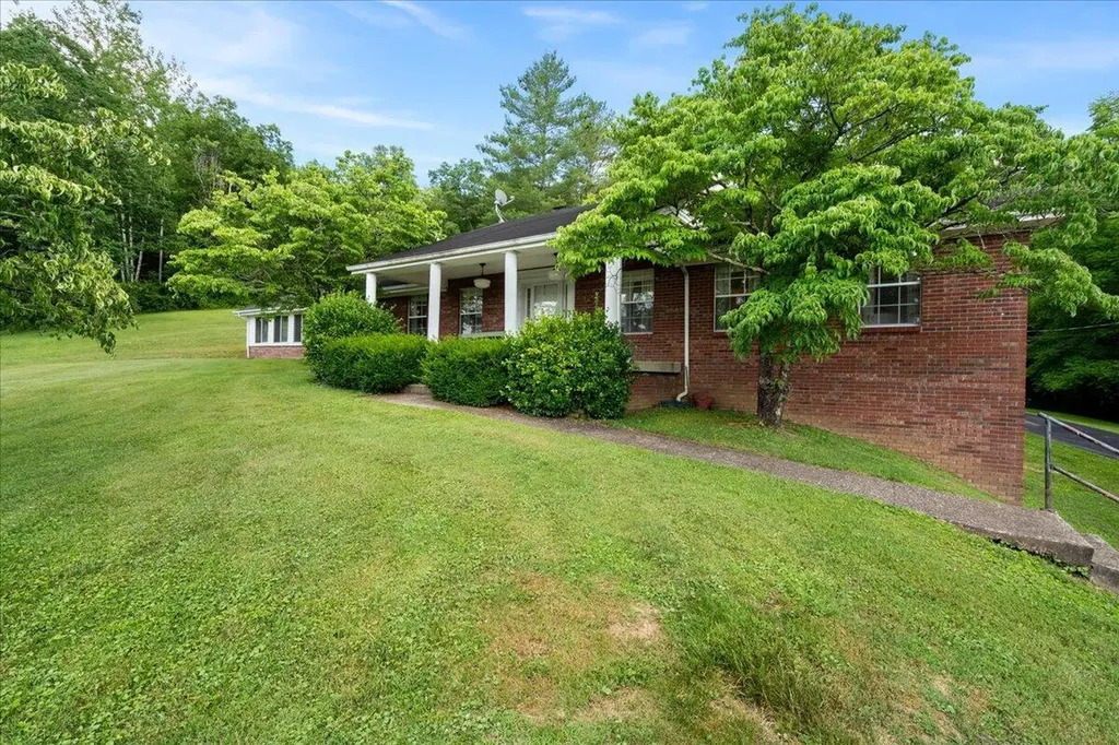 4475 Campton Road Stanton KY 40380