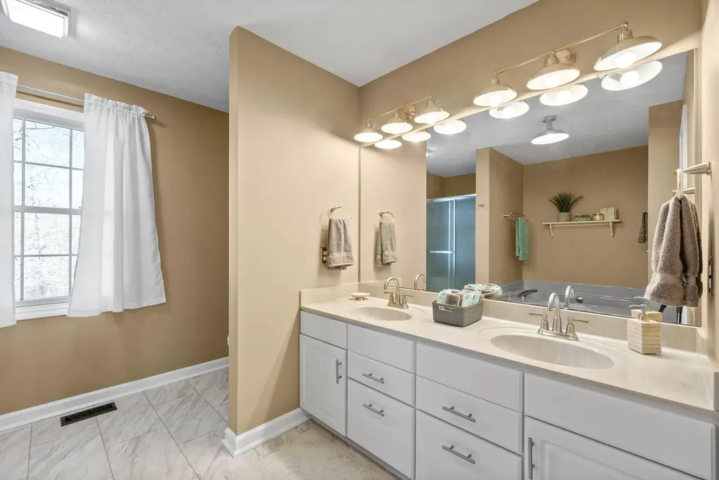 97 Partridge Point Cadiz KY 42211