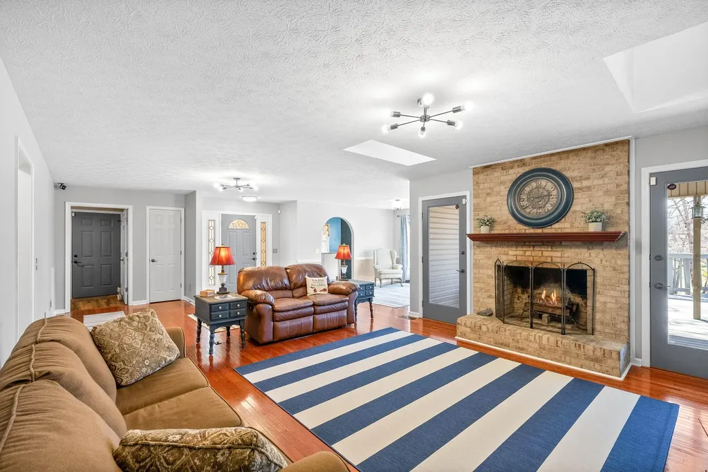97 Partridge Point Cadiz KY 42211