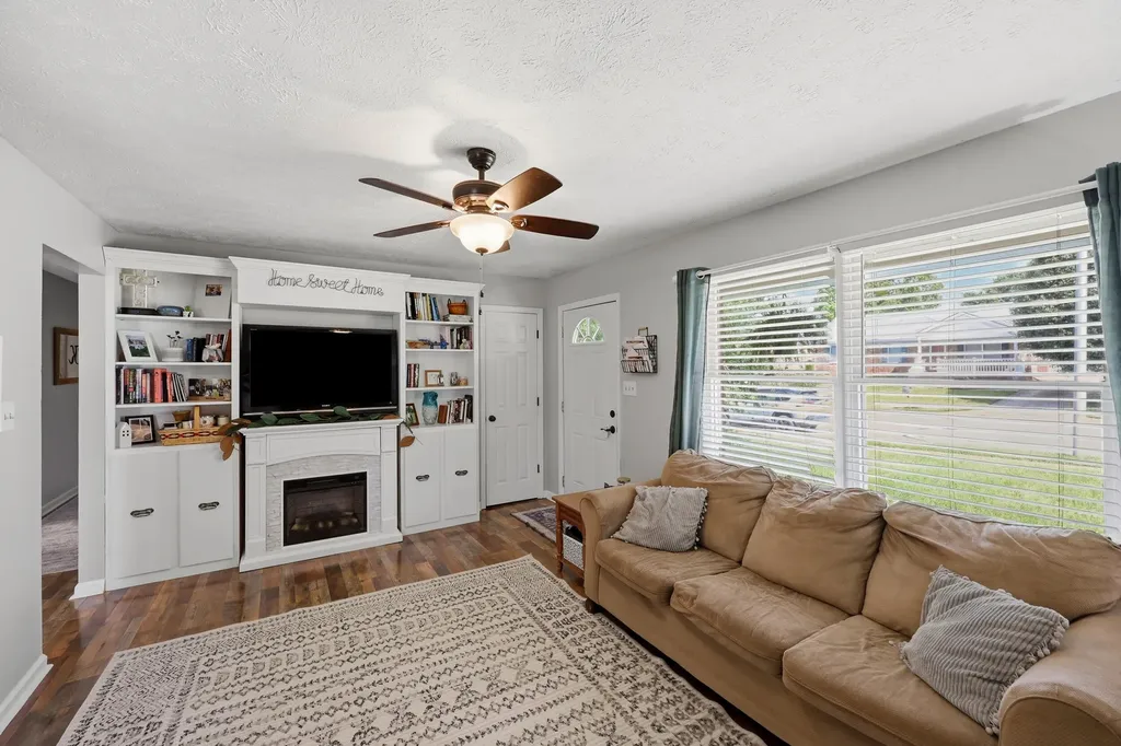 272 Kimberly Heights Drive Nicholasville KY 40356