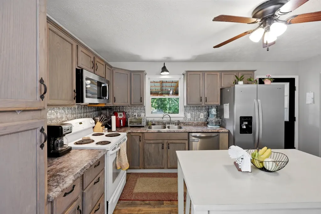 272 Kimberly Heights Drive Nicholasville KY 40356